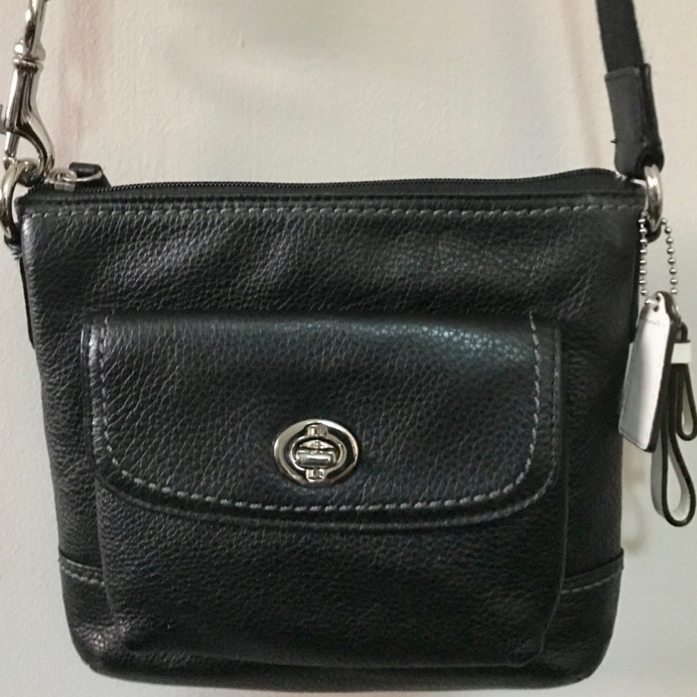COACH WOMEN'S LEATHER MESSENGER CROSSBODY BAG